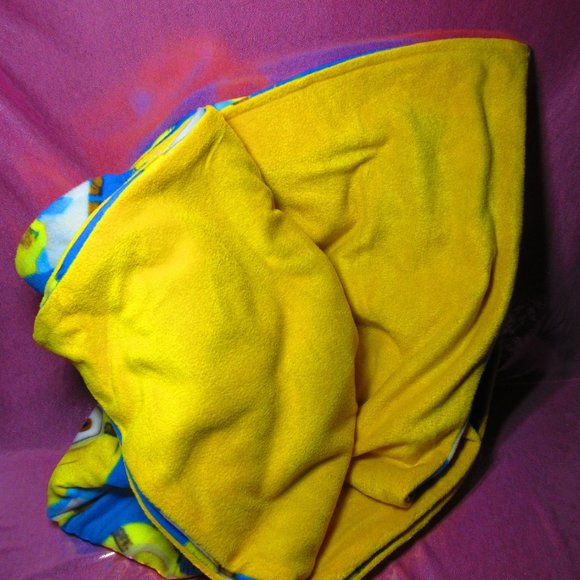 Despicable Me Minions Egyptian 101" x 58" Fleece Blanket - Picture 2 of 3